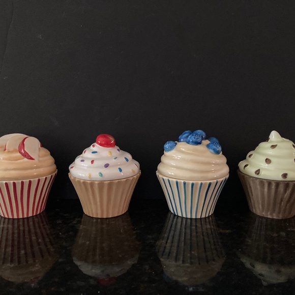 Valerie Parr Hill 4 Cupcake Candles/Apple/Sprinkle/Blueberry/Chocolate Chip/NEW! - Picture 1 of 4